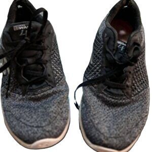 Black/Gray Skechers Go Walk 4 Size 8 EUC